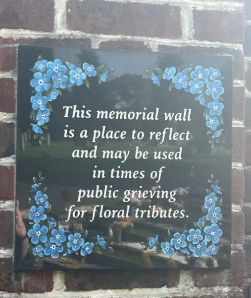 Memorial wall plaque