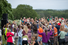 abba-crowd-dancing-